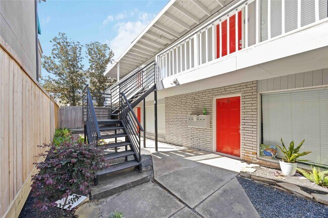 Building Photo - 2218 Hazard St Unit 4