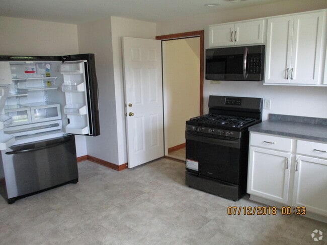 Building Photo - 586 Martin Rd Unit upper Rental