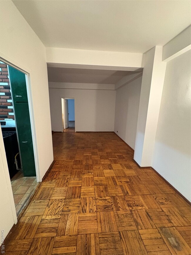 Building Photo - 24 Metropolitan Oval Unit ME