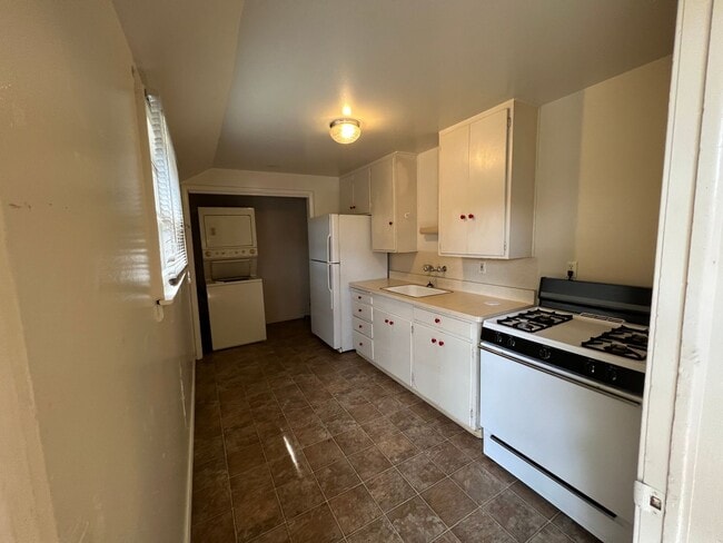 Photo - 727/731 W 6th Street Unidad 731 W 6th Street (Back )