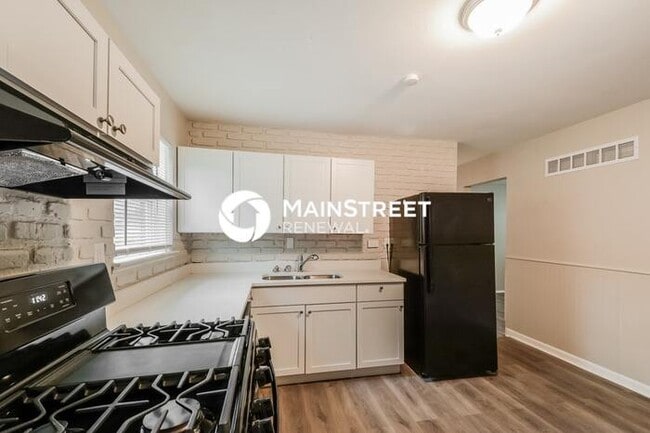 Photo - 3 Bedroom Pet-Friendly Home in St. Louis, ...