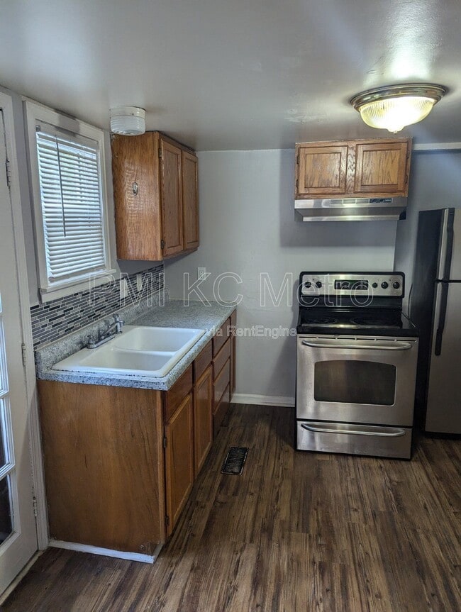 Photo - 724 S Grand Ave