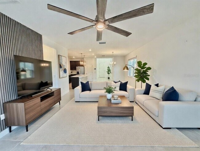 Photo - 2104 Axel St