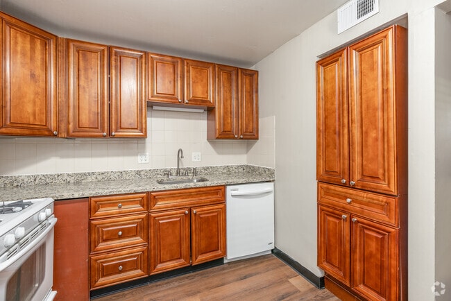 2BR, 1BA - 800SF - Kitched - 1957 Summit St