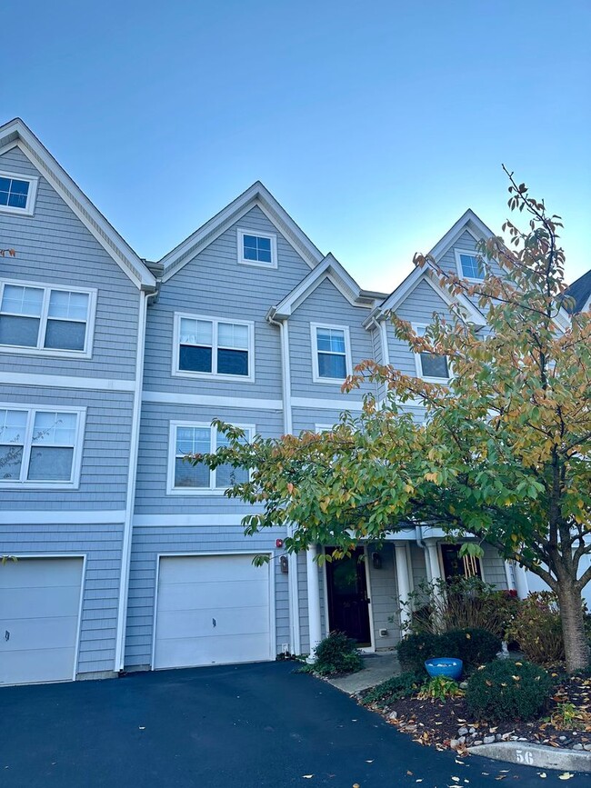 Building Photo - Year Round rental walking distance to Reho...
