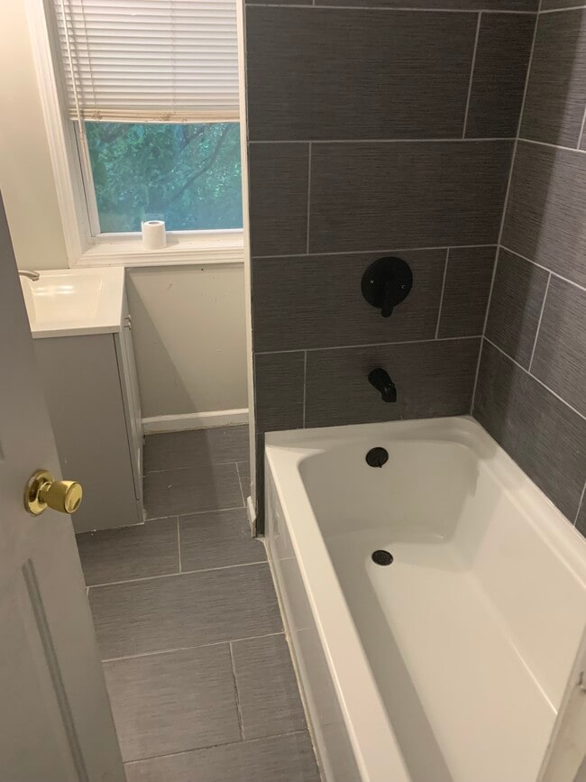 Photo - 349 W 28th St