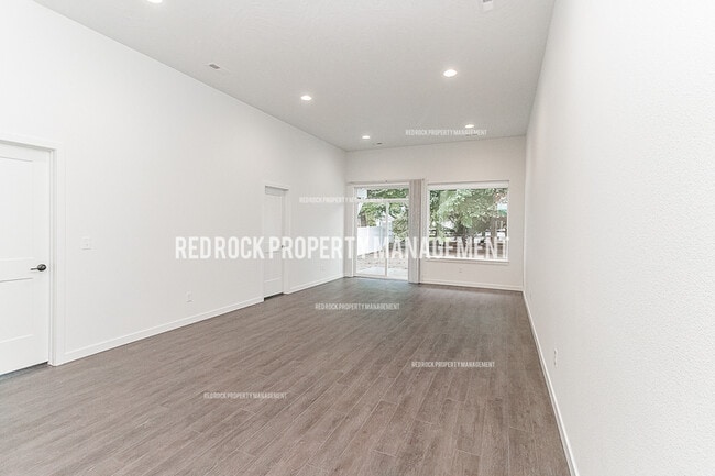 Photo - 610 S Crescent Ln