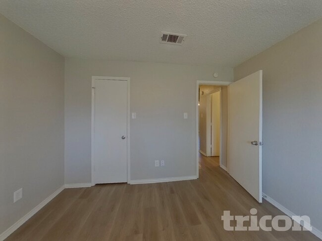 Photo - 5915 Myers Rd