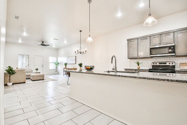 Photo - $500 Off First Month’s Rent – Sign by Sept...