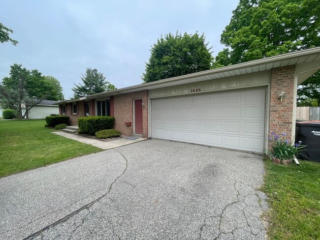 Ranch located in Jenison School District - Ranch located in Jenison School District House