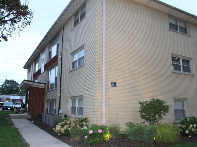 Building Photo - 10519 S Artesian Ave Unit GE Rental