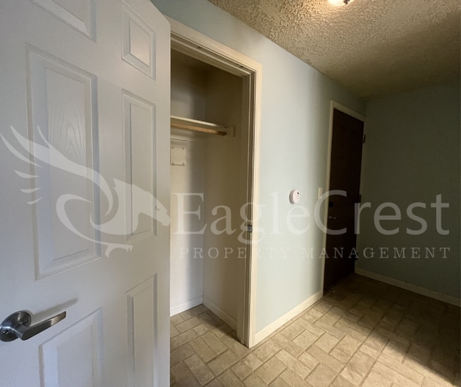 Availability at the Vineyards! 2 Bedroom 2 Bath ~ 2nd Floor Apartment **$200.00 Off 2nd Months Re...