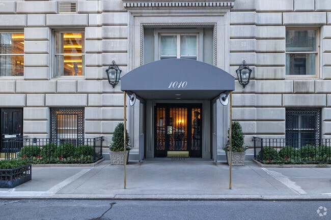 Photo - 1010 Fifth Ave