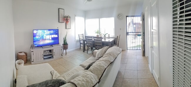 Living Room - 2823 W Vernon Ave Unit 2823