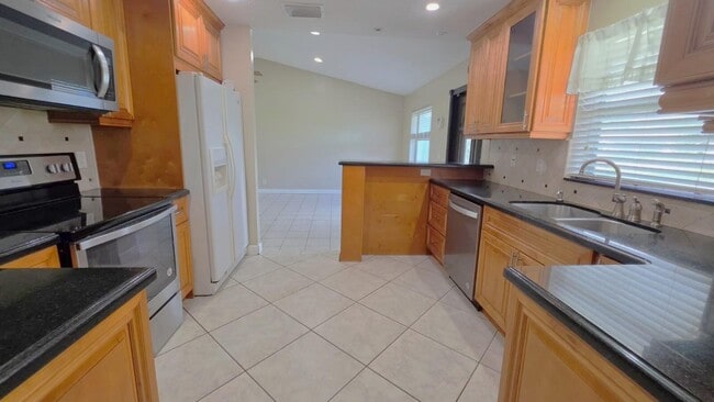 Building Photo - 5686 Shillington Way