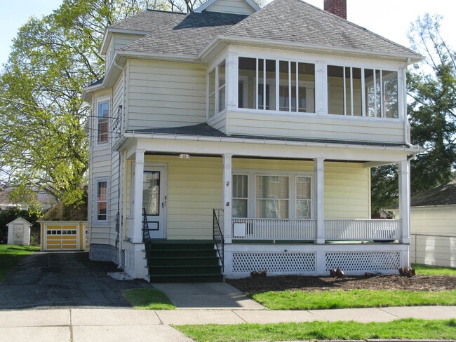 Building Photo - 27 Division St Unit First Floor Rental