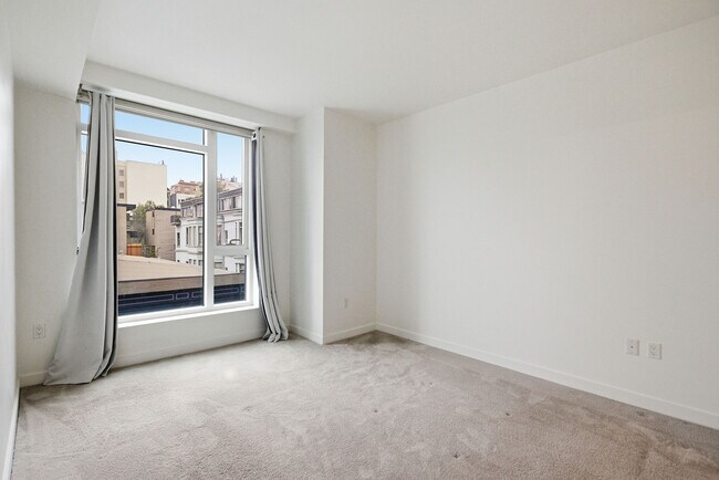 Photo - 1688 Pine St