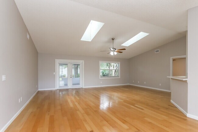 Photo - 1708 Larabie Ct