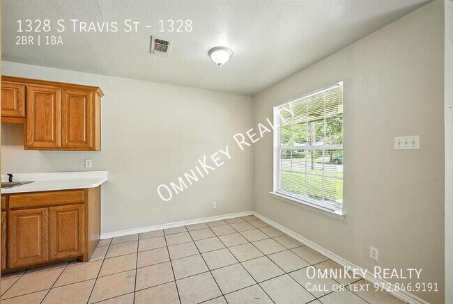 Photo - 1328 S Travis St Unit 1328