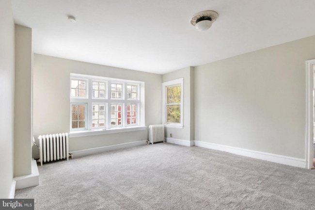 Photo - 613 W 10th St Unit 2