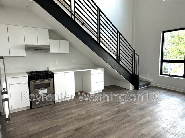 1460 Belmont St NW Unit 301