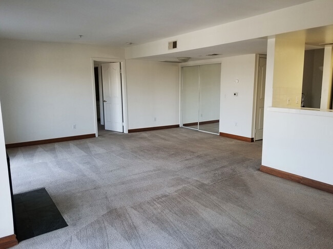 Photo - 4760 Templeton St Unidad 3312