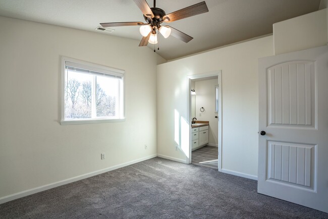 Photo - ** MOVE IN SPECIAL** 4 Bedroom House in Jefferson!