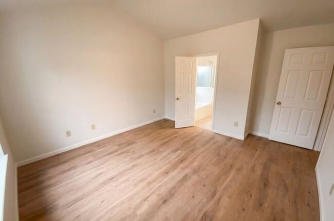 Photo - 5719 Rocbridge Ln