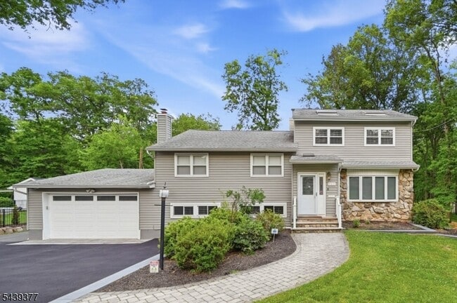 Building Photo - 47 Crossbrook Rd