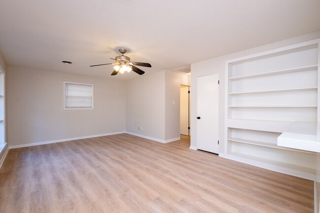 Photo - 7321 Illinois St