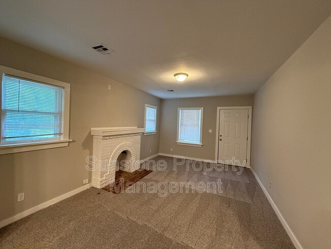 Photo - 3128 E 4th St