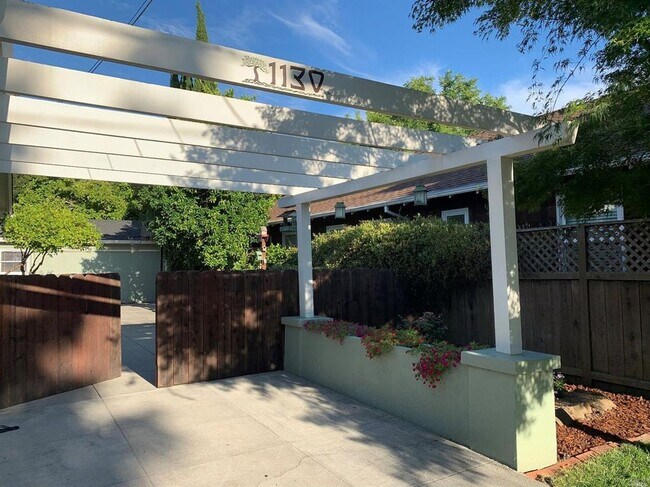 Photo - 1130 Warren St