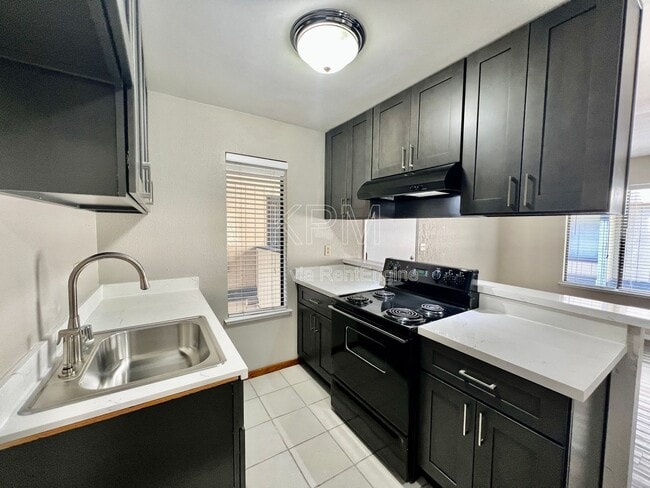 Building Photo - 6724 Plymouth Rd Unit 36