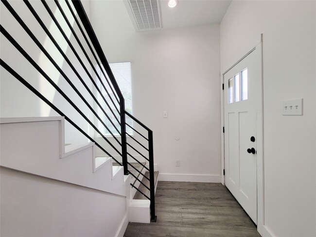 Photo - 1901 Mary St