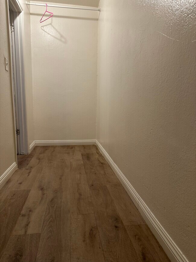 1216 N Las Palmas Ave