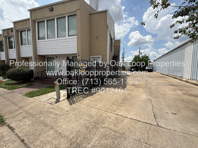 Building Photo - 2724 Crossview Dr Unit 205 Rental