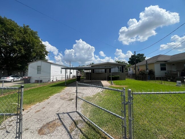 Building Photo - 14122 Waxahachie St Rental