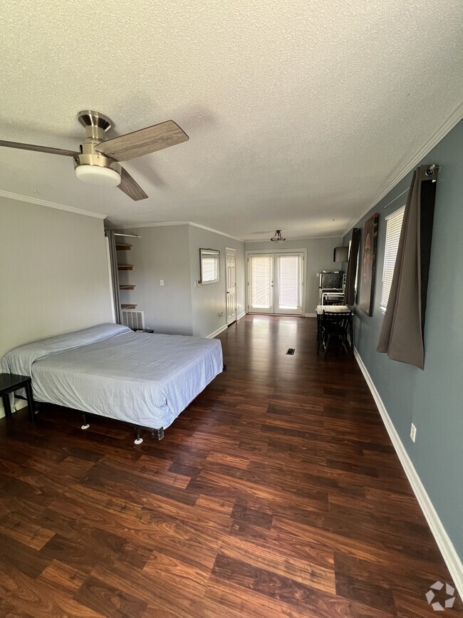 Building Photo - 1240 Shady Oak Trl Unit 1240 Studio Rental