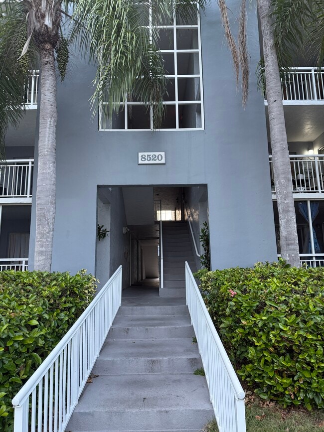 Building Photo - 8520 SW 212th St Unit 303