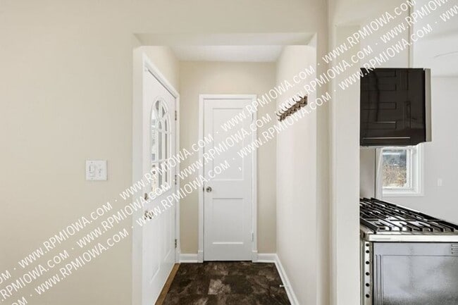 Photo - 1050 57th St