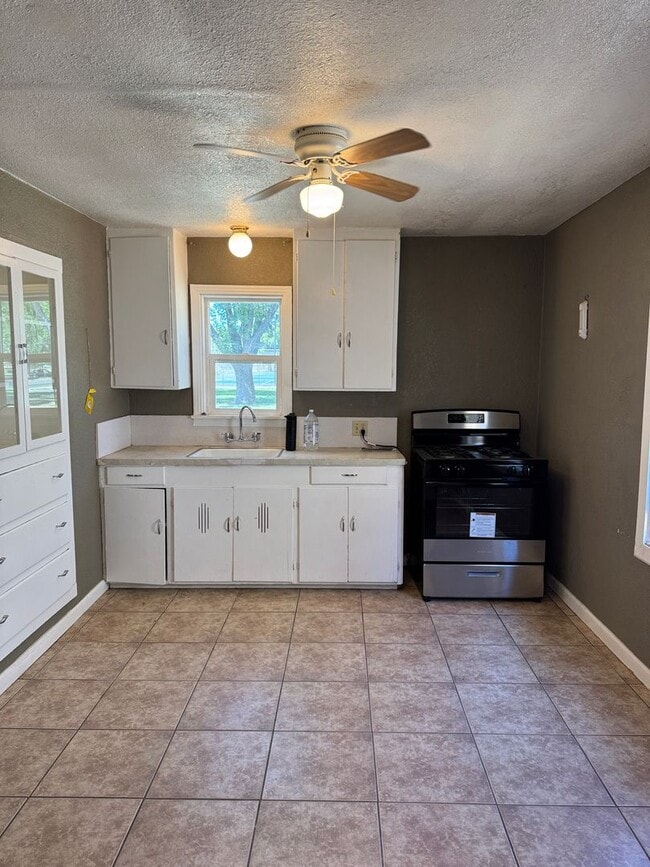 Photo - 1291 Wallis Ave
