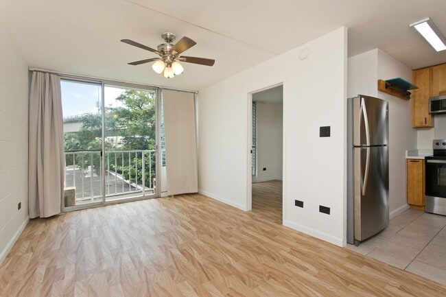 Building Photo - Beautiful 2 beds 1 bath 1 covered parking in Waialae, Honolulu Unit 423