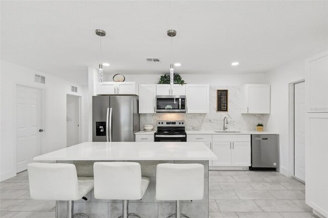 Photo - Beautifully Remodeled 4-bedroom, 2-bathroom rental home in Sarasota