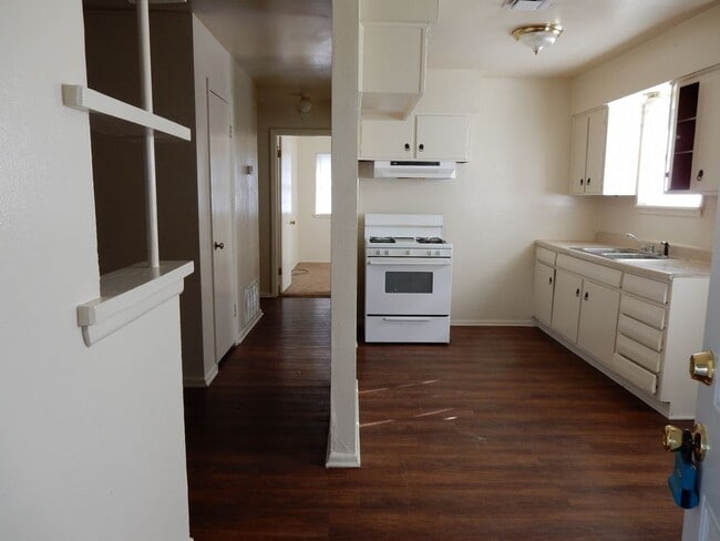 Photo - CHEROKEE PARK AREA-3 bedroom 1 Bedroom