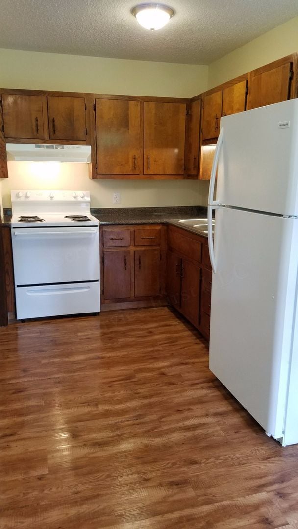 Building Photo - Greenville Apartments Unit A4