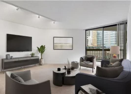 Photo - 728 N Dearborn St