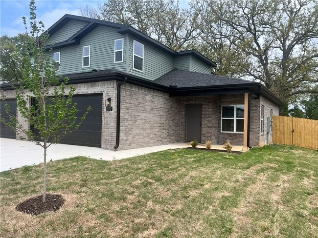 Building Photo - 572 Cosmos St