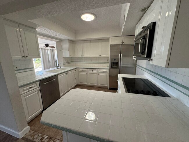 Photo - 349 NE 31st St