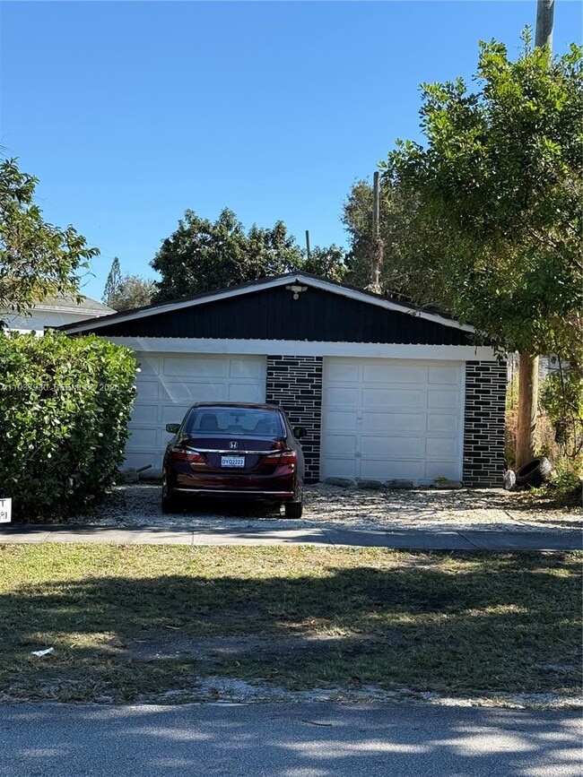 Photo - 6390 Rodman St