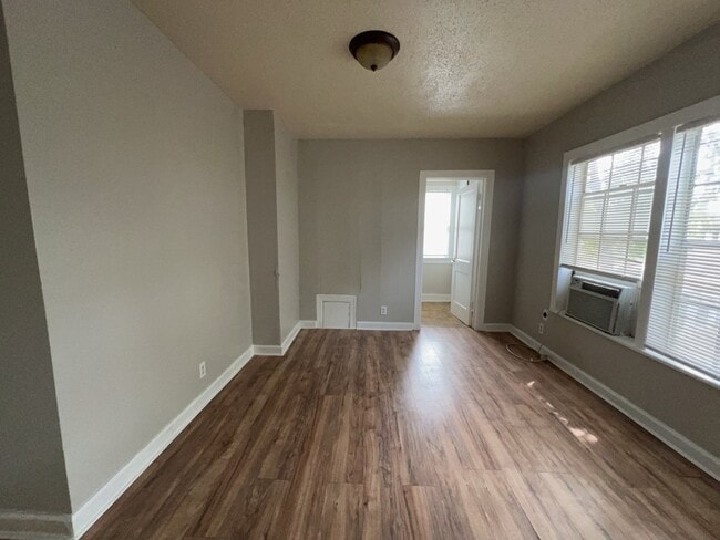 Photo - 1552 Lombardy St Unit 4